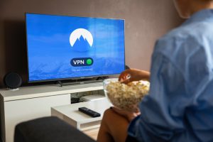 Jak powiesić telewizor pod sufitem